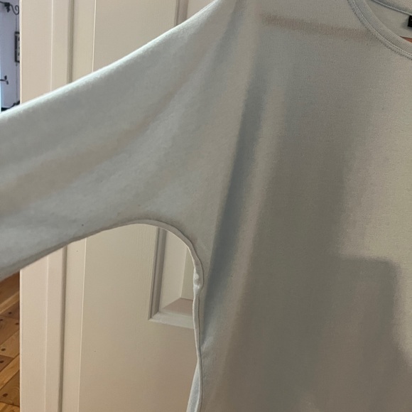 TAHARI SWEATER. Lightweight. Robins Egg Blue SZ Small Petite. Loose/Forg… - Picture 5 of 5